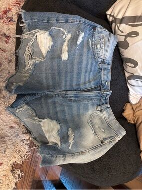 American Eagle- Distressed Light Blue Denim Jeans Mom Shorts- Size 6
